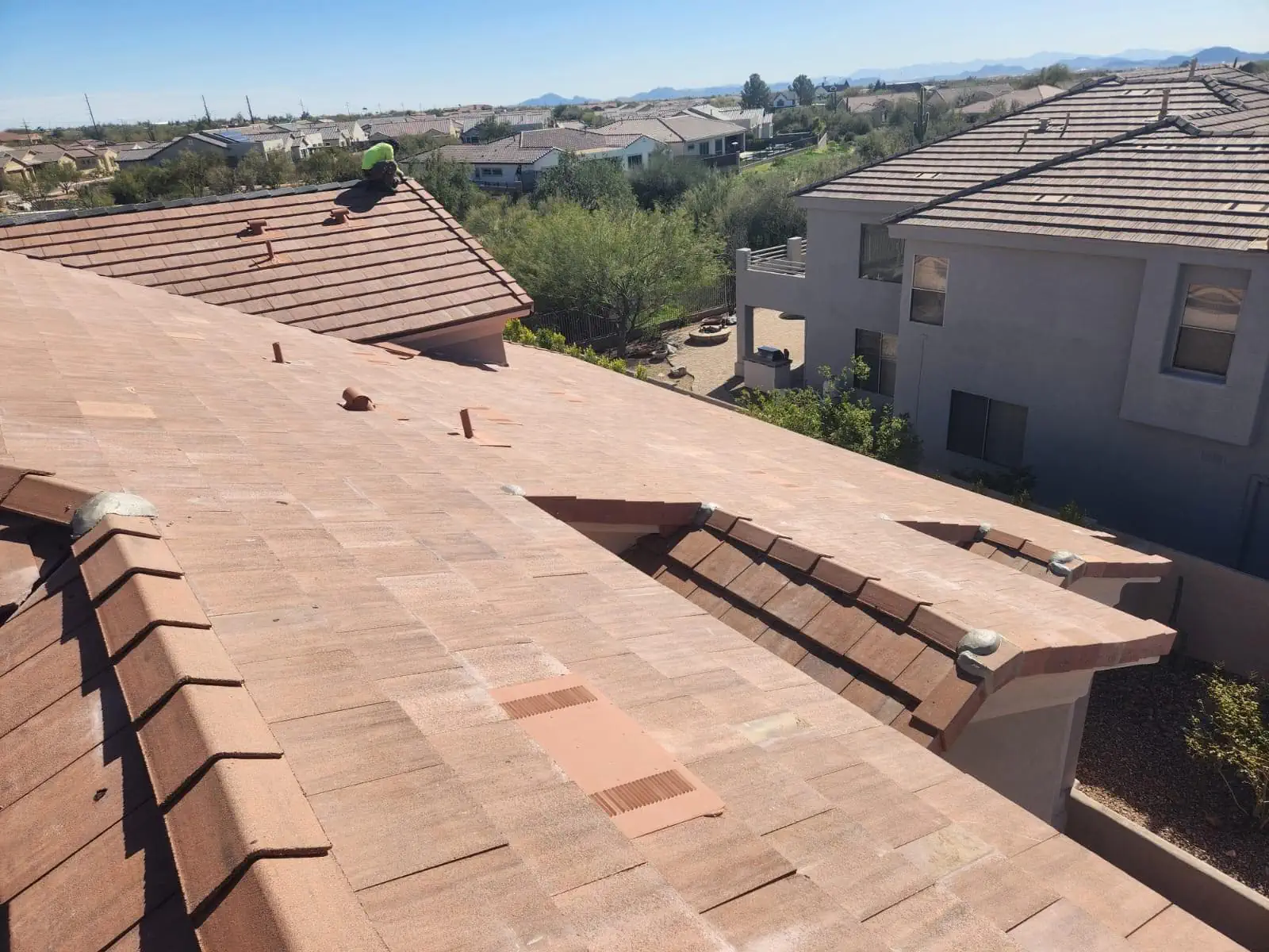 roof with shingles are better for wet climates